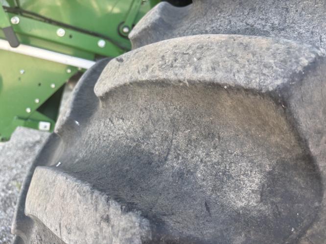 John Deere S670