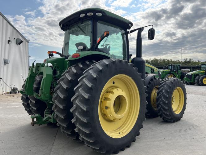 John Deere 8335R