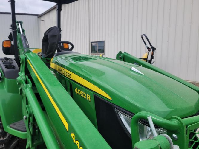 John Deere 4052R