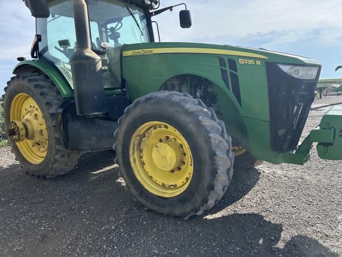 John Deere 8335R