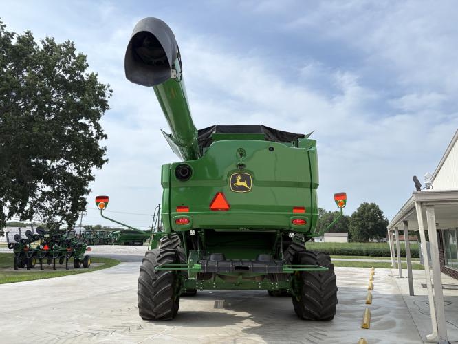 John Deere S780