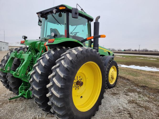 John Deere 8330