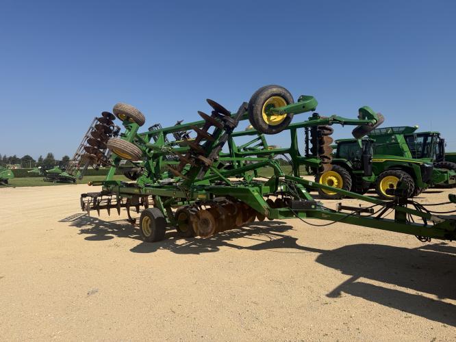 John Deere 2720
