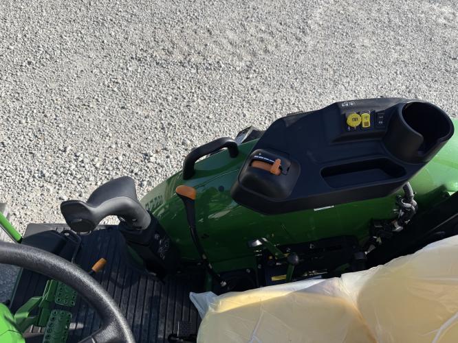 John Deere 5075E