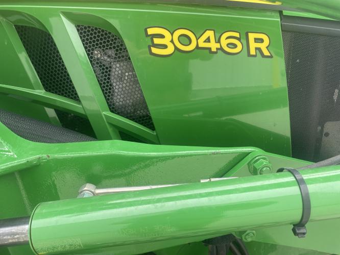John Deere 3046R