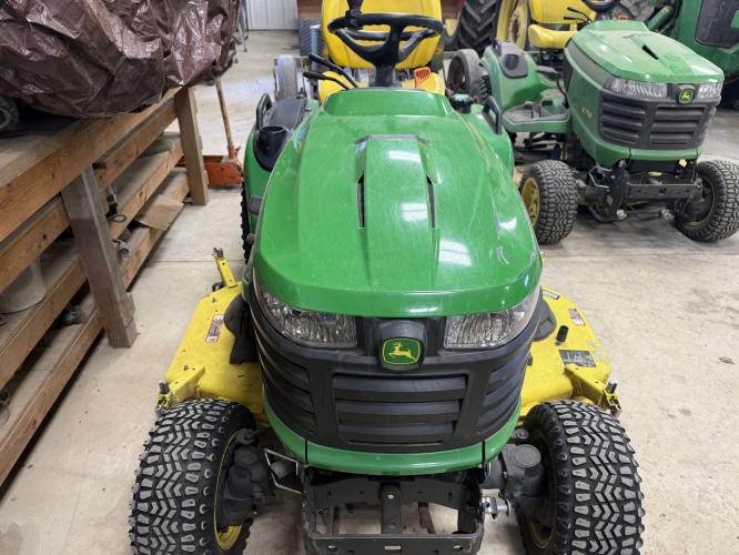 John Deere X758