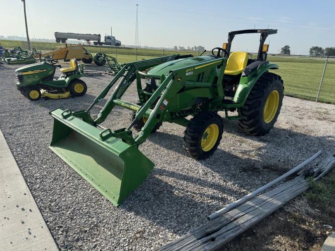 John Deere 4052M