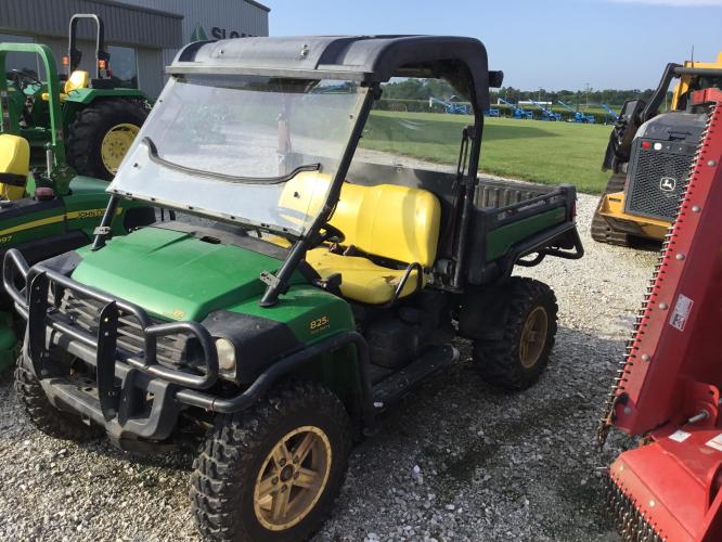 John Deere 825I