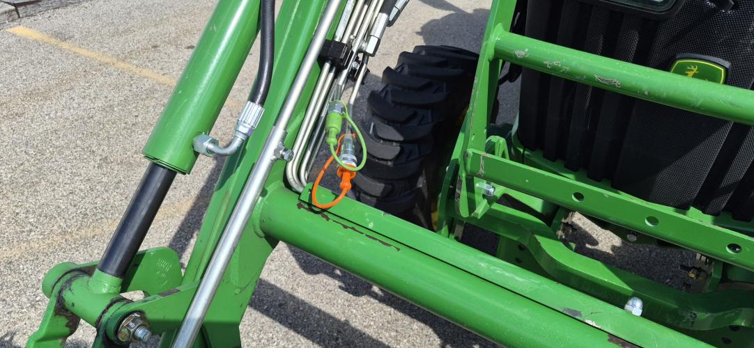 John Deere 3033R