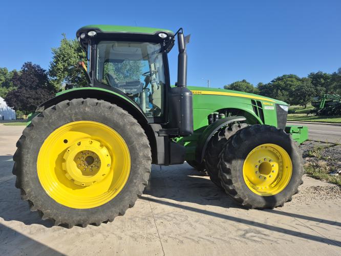 John Deere 8310R