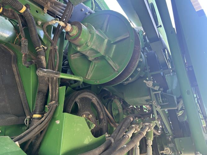 John Deere S670