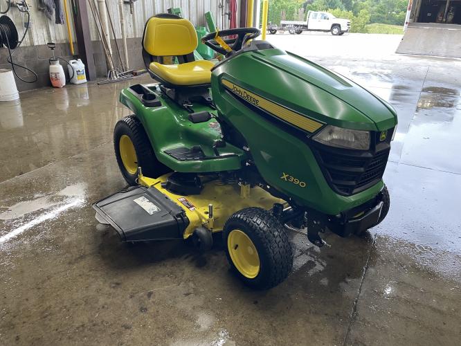 John Deere X390