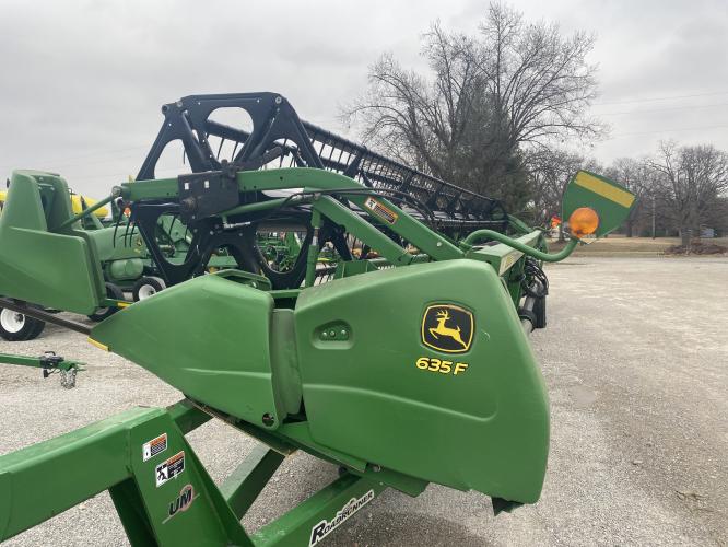 John Deere 635F