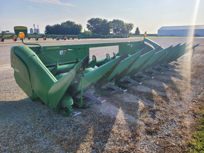 John Deere 608C