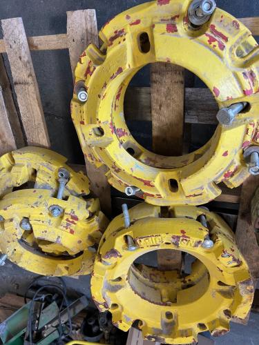 John Deere LS3157 - R213907 - wheel weight  105 lbs