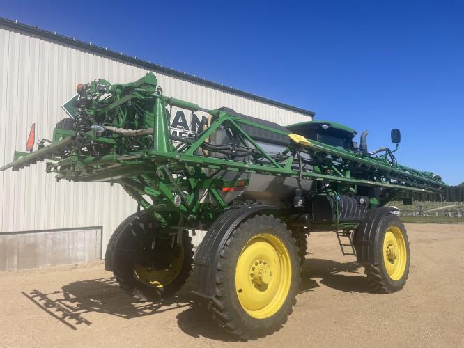 John Deere R4044
