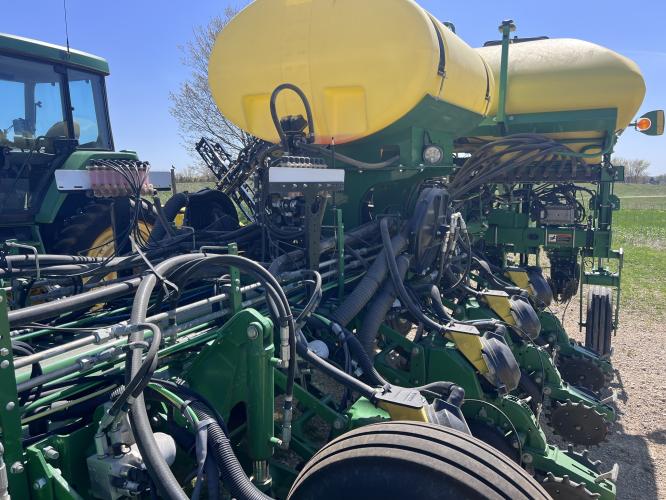 John Deere 1775NT