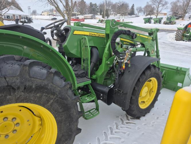 John Deere 5075M