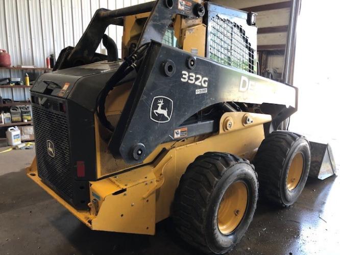John Deere 332G