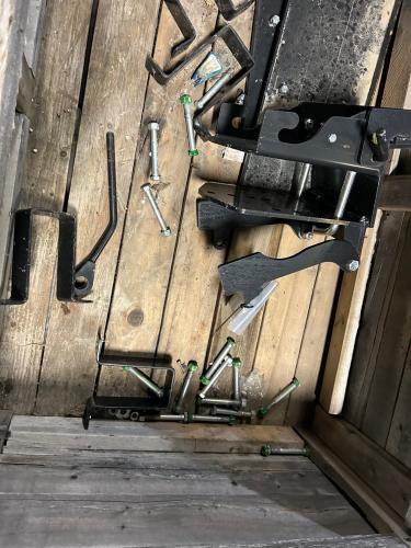 Unverferth 32894B ower rest brkt ass'm - like new t/o