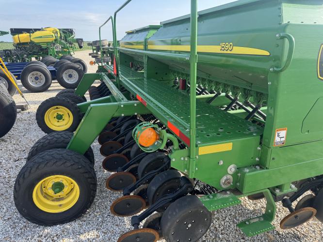 John Deere 1590