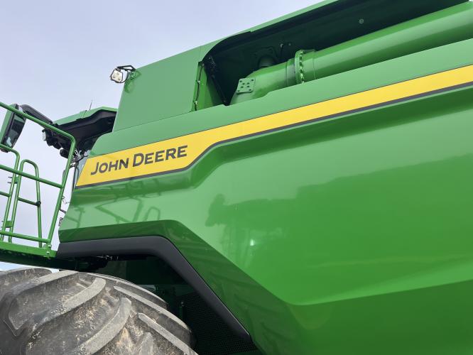 John Deere S7 900