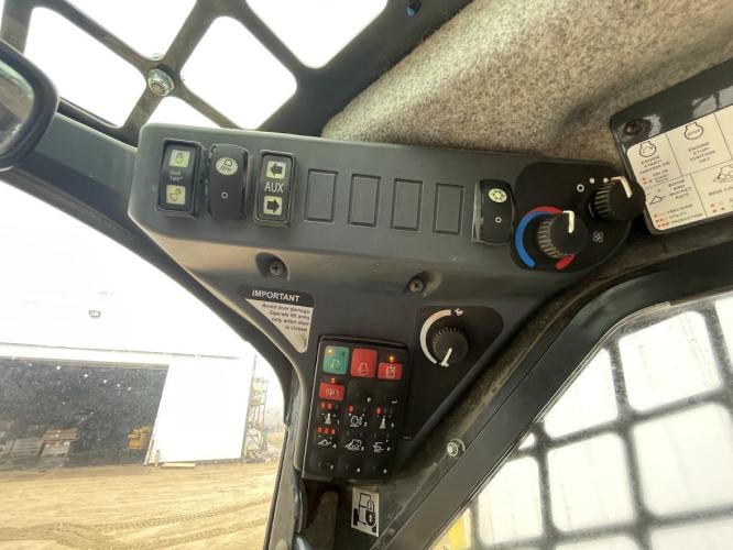 John Deere 331G