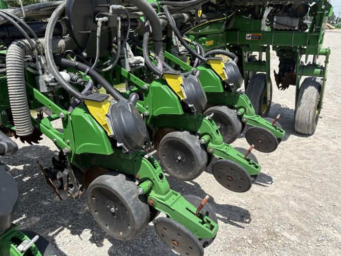 John Deere 1775NT