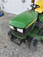 John Deere 2210