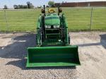 John Deere 3046R