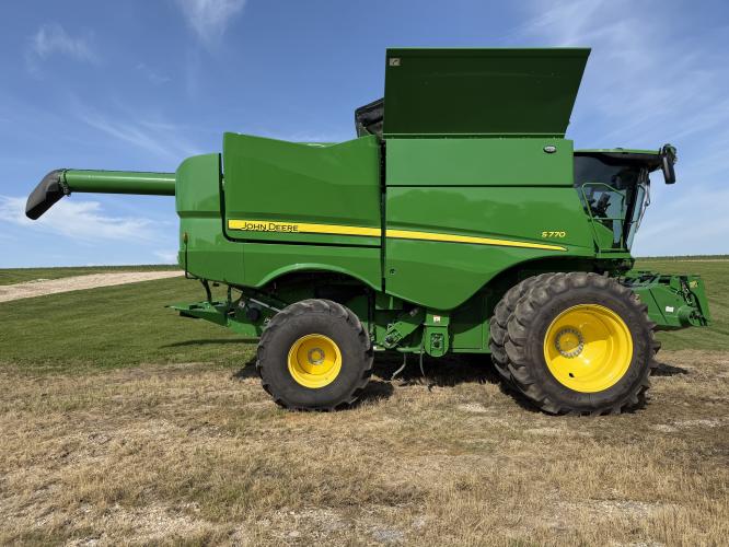 John Deere S770