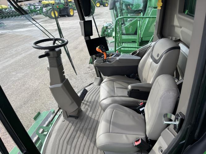 John Deere S7 900