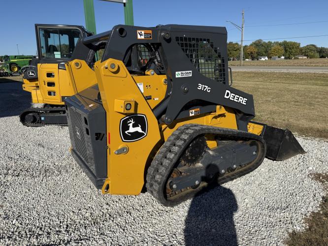 John Deere 317G