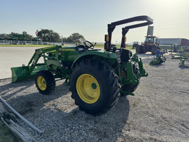 John Deere 4052M