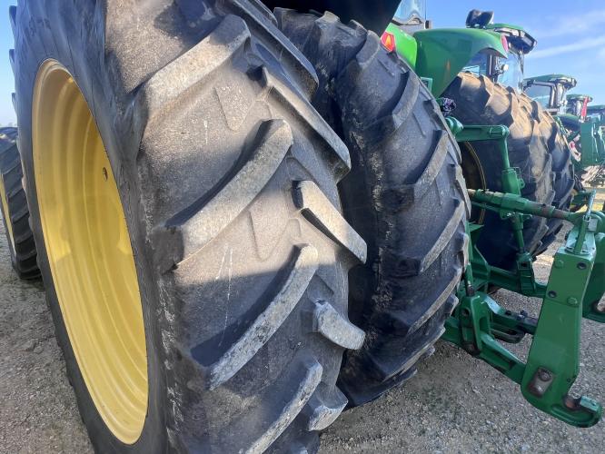 John Deere 8260R