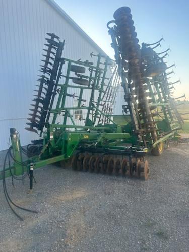 John Deere 726
