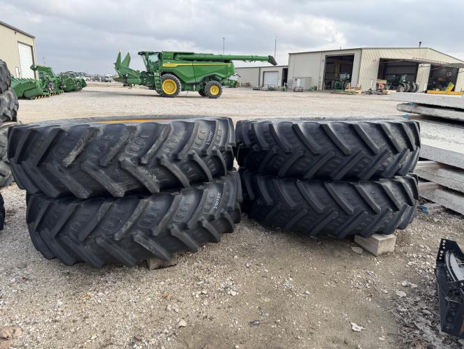 Bkt 520/85R46 Floater Tires