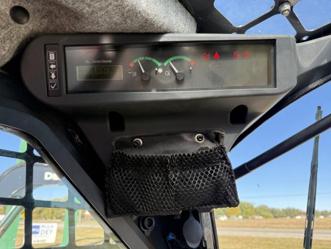John Deere 317G