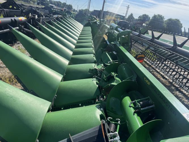 John Deere C16F
