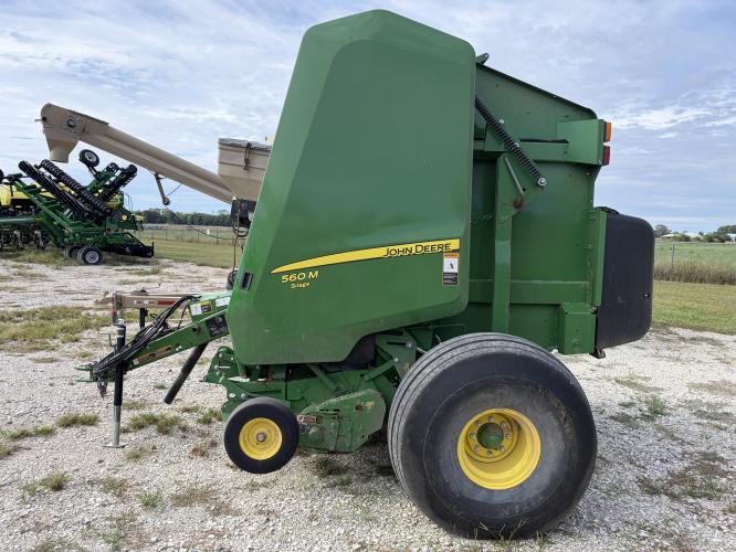 John Deere 560M