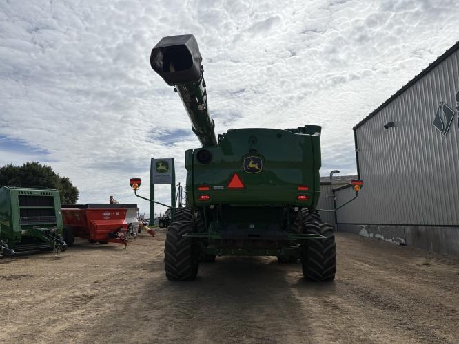 John Deere S780