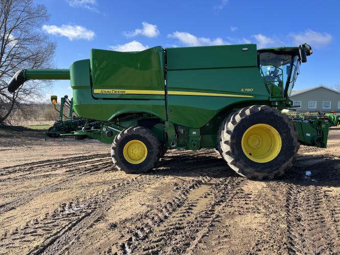 John Deere S780