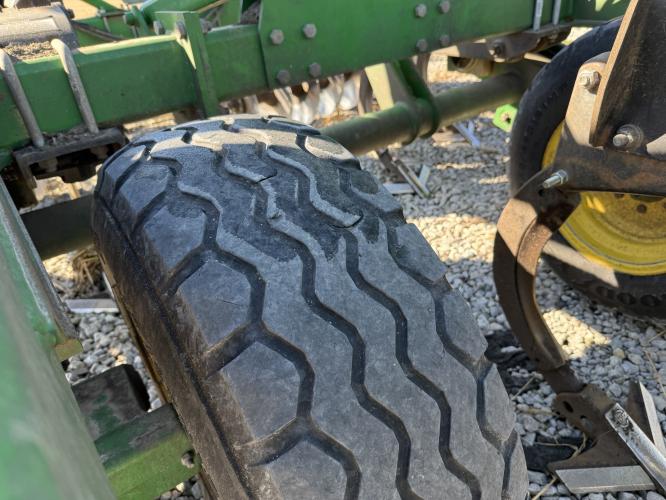 John Deere 2720