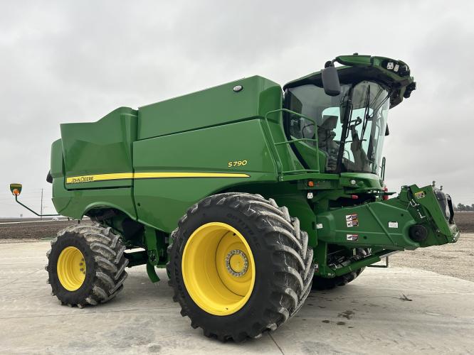 John Deere S790