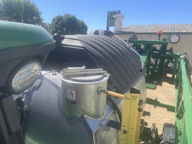 John Deere R4044