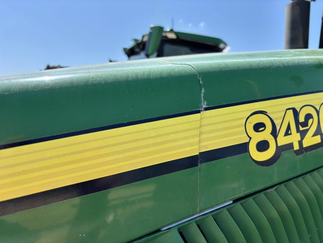 John Deere 8420