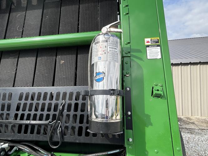 John Deere 560M