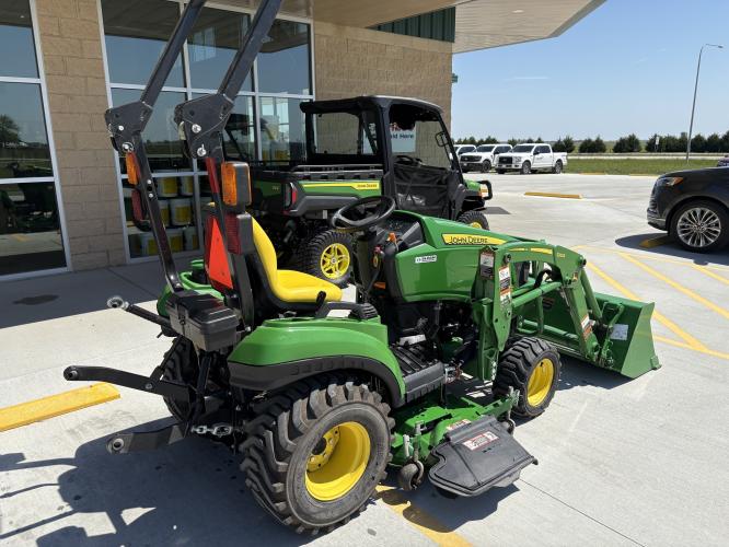 John Deere 1023E