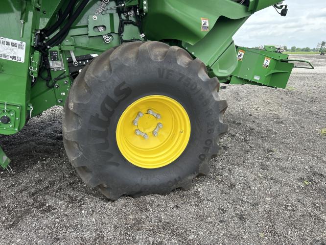 John Deere X9 1000