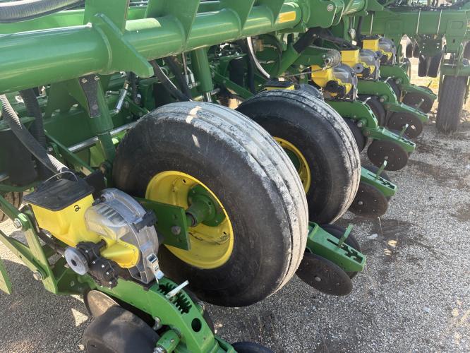 John Deere 1790